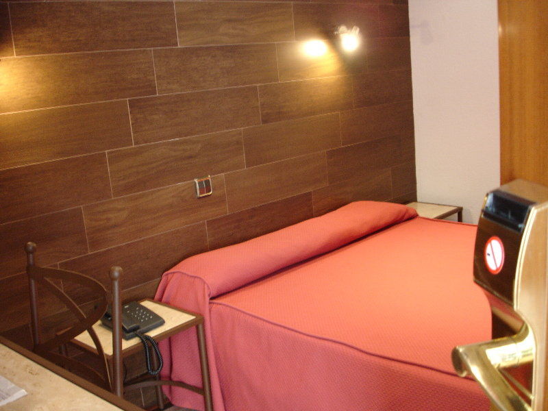 Hostal Sol โตเลโด ภายนอก รูปภาพ